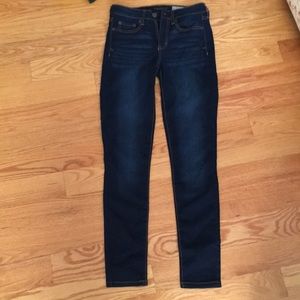 High waisted jeans/jeggings